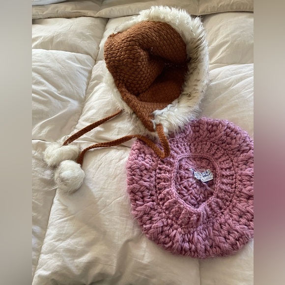 2 CHILDREN’S VINTAGE SNOW HATS EXCELLENT CONDITION - Picture 2 of 2